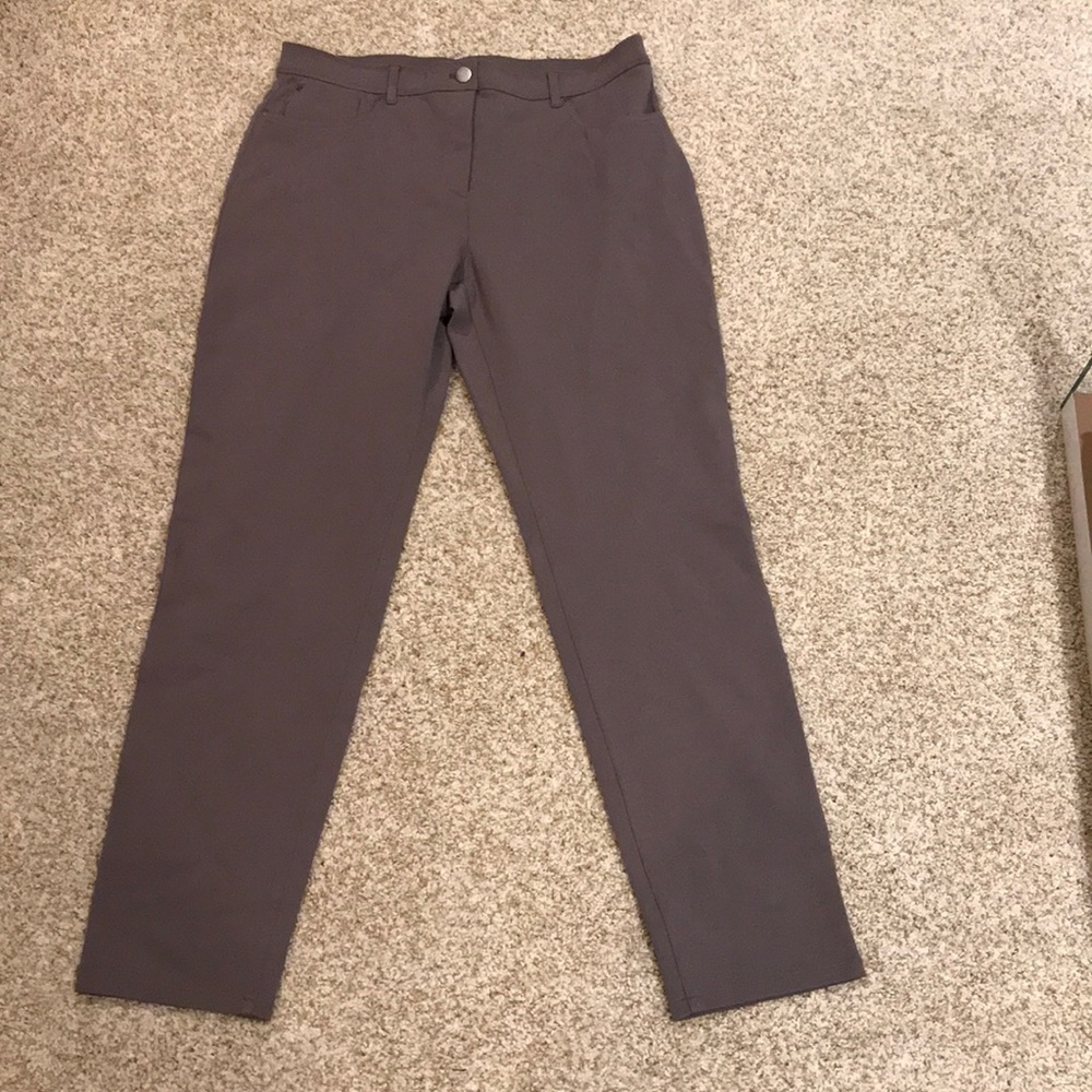 Chico’s so slimming cropped pants